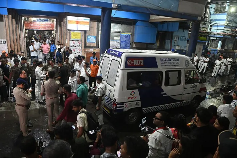 कोलकाता : दुर्गा पूजा पंडाल में भगदड़ में 19 लोगों की मौत, चश्मदीदों ने बताया 91 साल में पहली बार ऐसा हादसा
