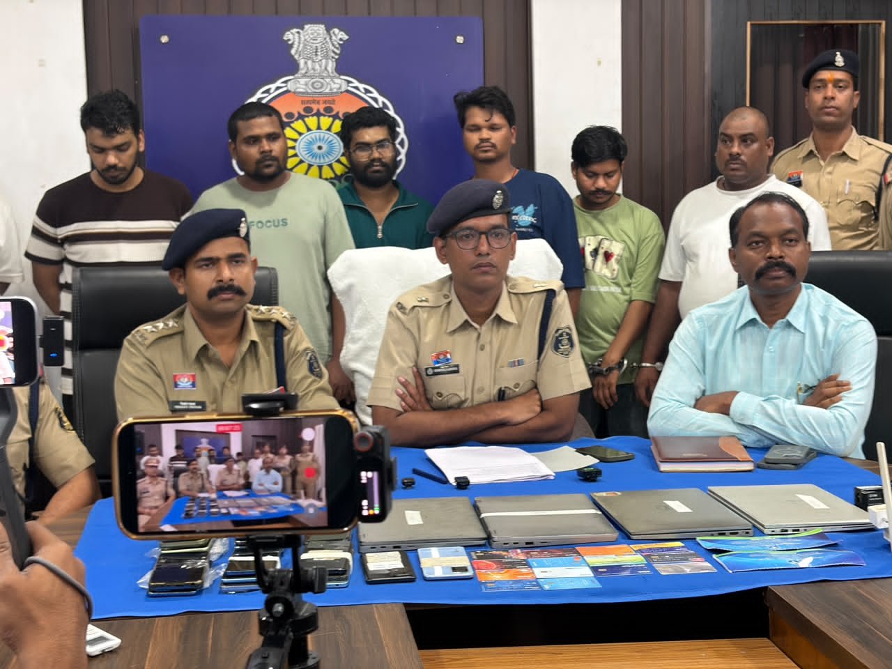 ठाणे में दुर्ग पुलिस की बड़ी कार्रवाई : किराए के फ्लैट से 2 ऑनलाइन सट्टा पैनल पकड़े
