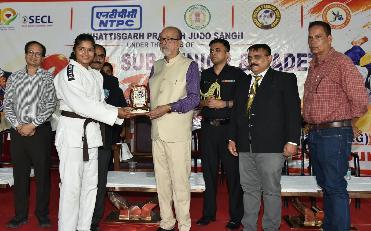 जूडो सिखाता है साहस, आत्मसंयम और अनुशासन का पाठ: राज्यपाल रमेन डेका जूडो सिखाता है साहस, आत्मसंयम और अनुशासन का पाठ: राज्यपाल रमेन डेका