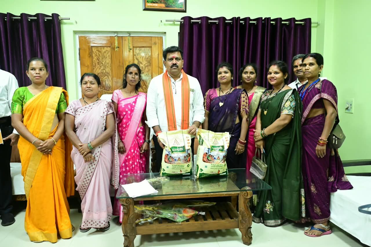 उप मुख्यमंत्री विजय शर्मा से मिलीं माँ दंतेश्वरी महिला किसान उत्पादक कंपनी की सदस्य, एनपीओपी प्रमाणन मिलने पर दी बधाई