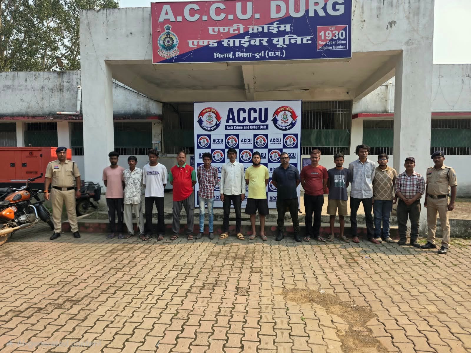 कमीशन के लालच में साइबर ठगों को दिए बैंक खाते, दुर्ग पुलिस ने 13 को पकड़ा कमीशन के लालच में साइबर ठगों को दिए बैंक खाते, दुर्ग पुलिस ने 13 को पकड़ा