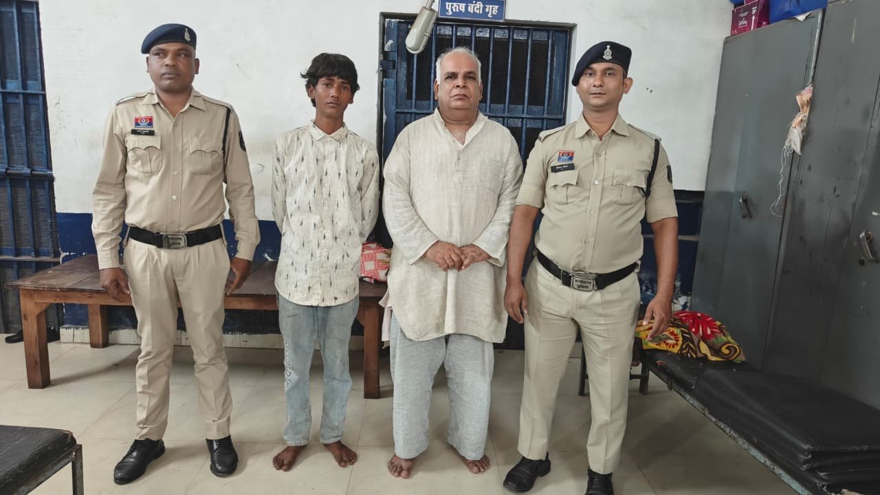 दुर्ग में निर्वाचन कार्यालय से 10 मतपेटियां चोरी, चोर और कबाड़ी गिरफ्तार दुर्ग में निर्वाचन कार्यालय से 10 मतपेटियां चोरी, चोर और कबाड़ी गिरफ्तार